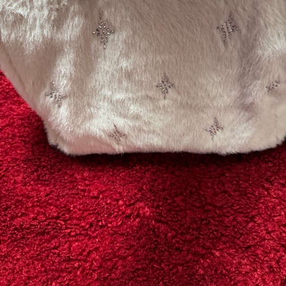 Victoria's Secret White Faux Fur Tote - Picture 2 of 6